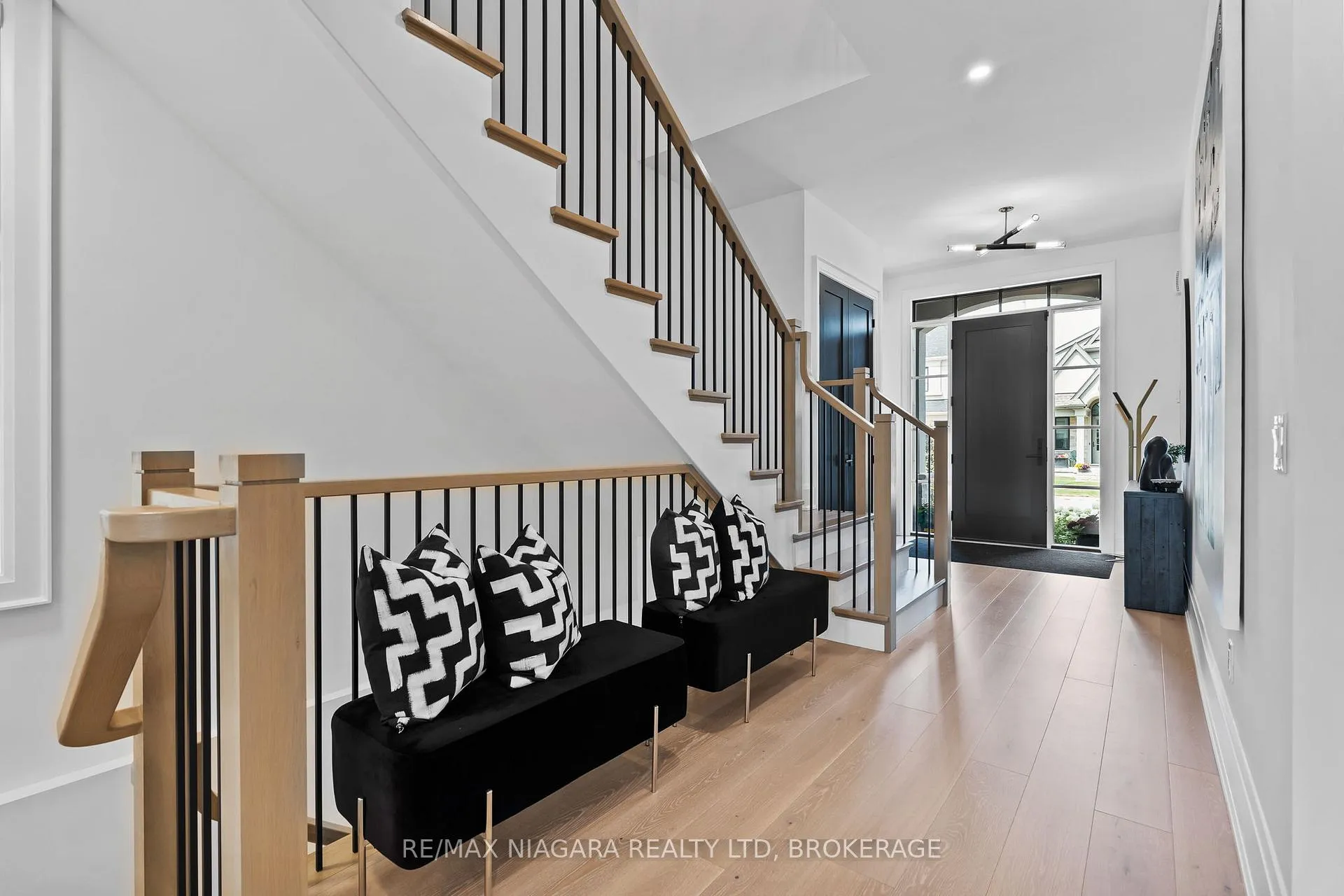 Photo 5 of 2326 Terravita Drive, Niagara Falls, Stamford — HOMEH