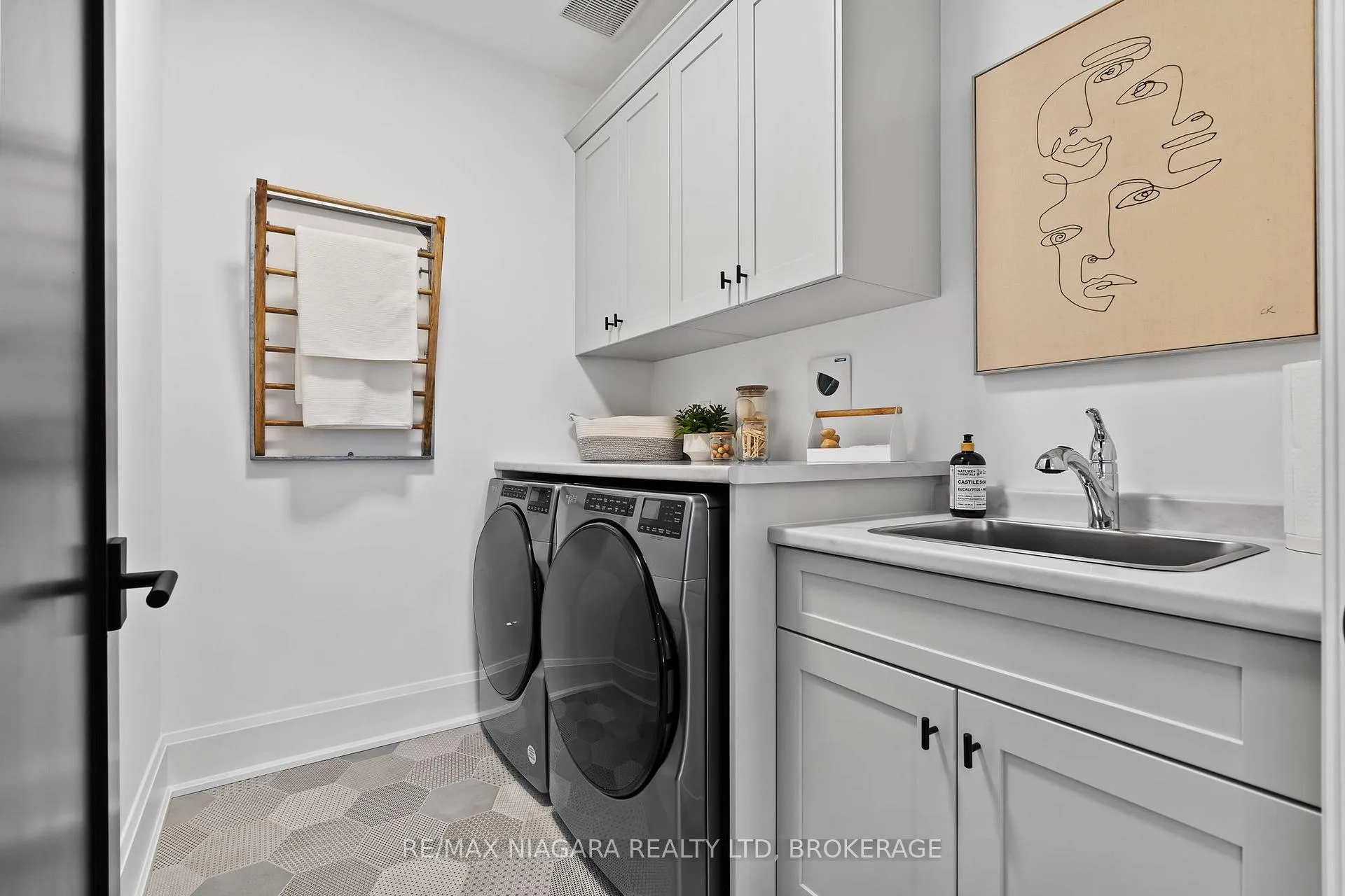 Photo 31 of 2326 Terravita Drive, Niagara Falls, Stamford — HOMEH