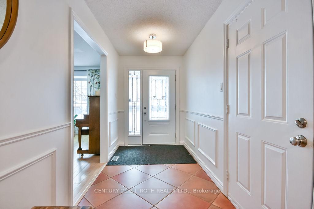 Photo 4 of 14 Gibbon Drive, Barrie, Sunnidale — HOMEH