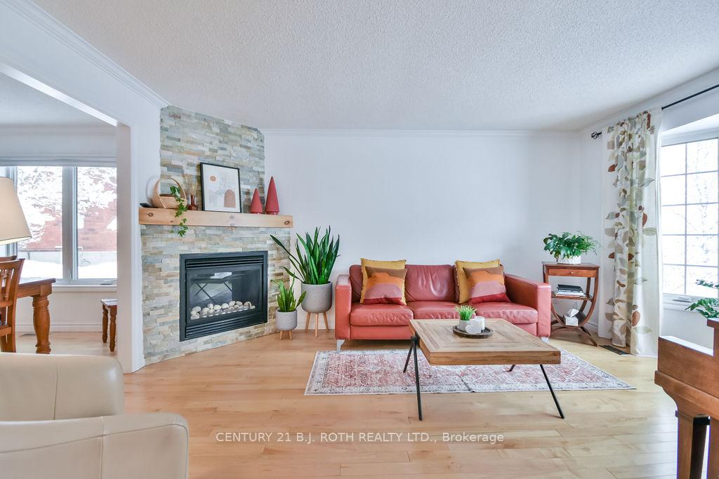 Photo 5 of 14 Gibbon Drive, Barrie, Sunnidale — HOMEH
