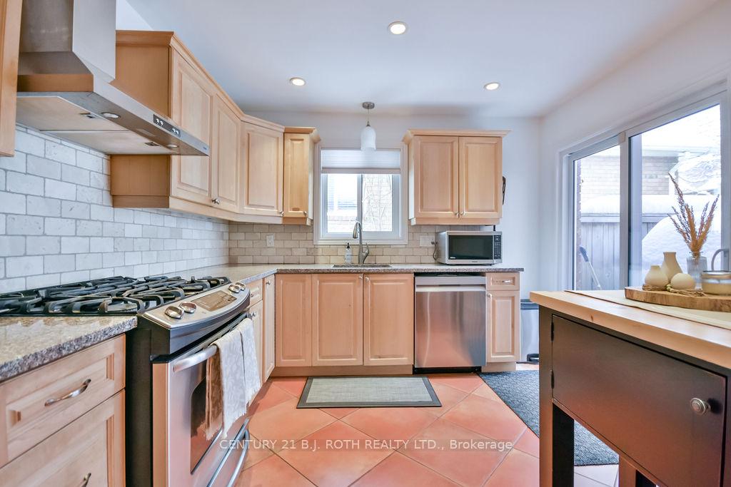Photo 11 of 14 Gibbon Drive, Barrie, Sunnidale — HOMEH