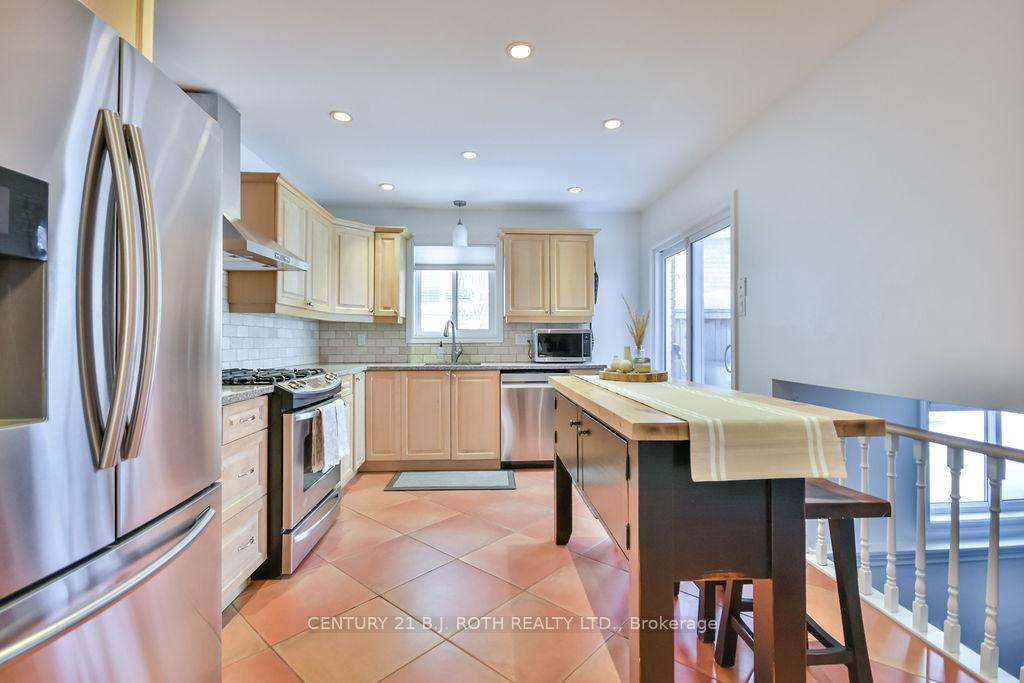 Photo 12 of 14 Gibbon Drive, Barrie, Sunnidale — HOMEH
