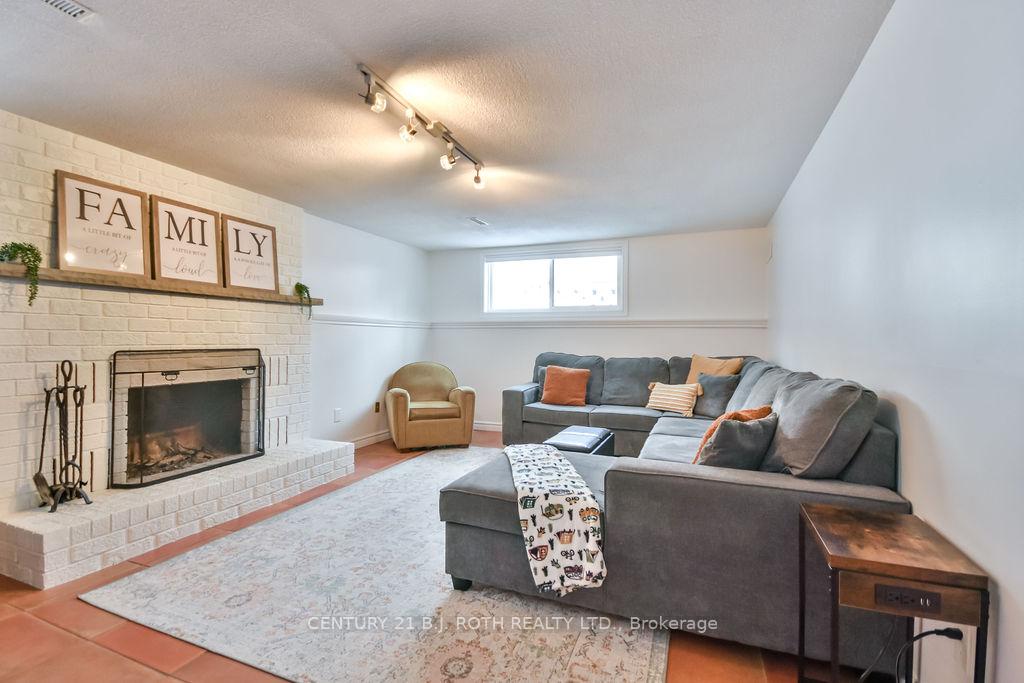 Photo 16 of 14 Gibbon Drive, Barrie, Sunnidale — HOMEH