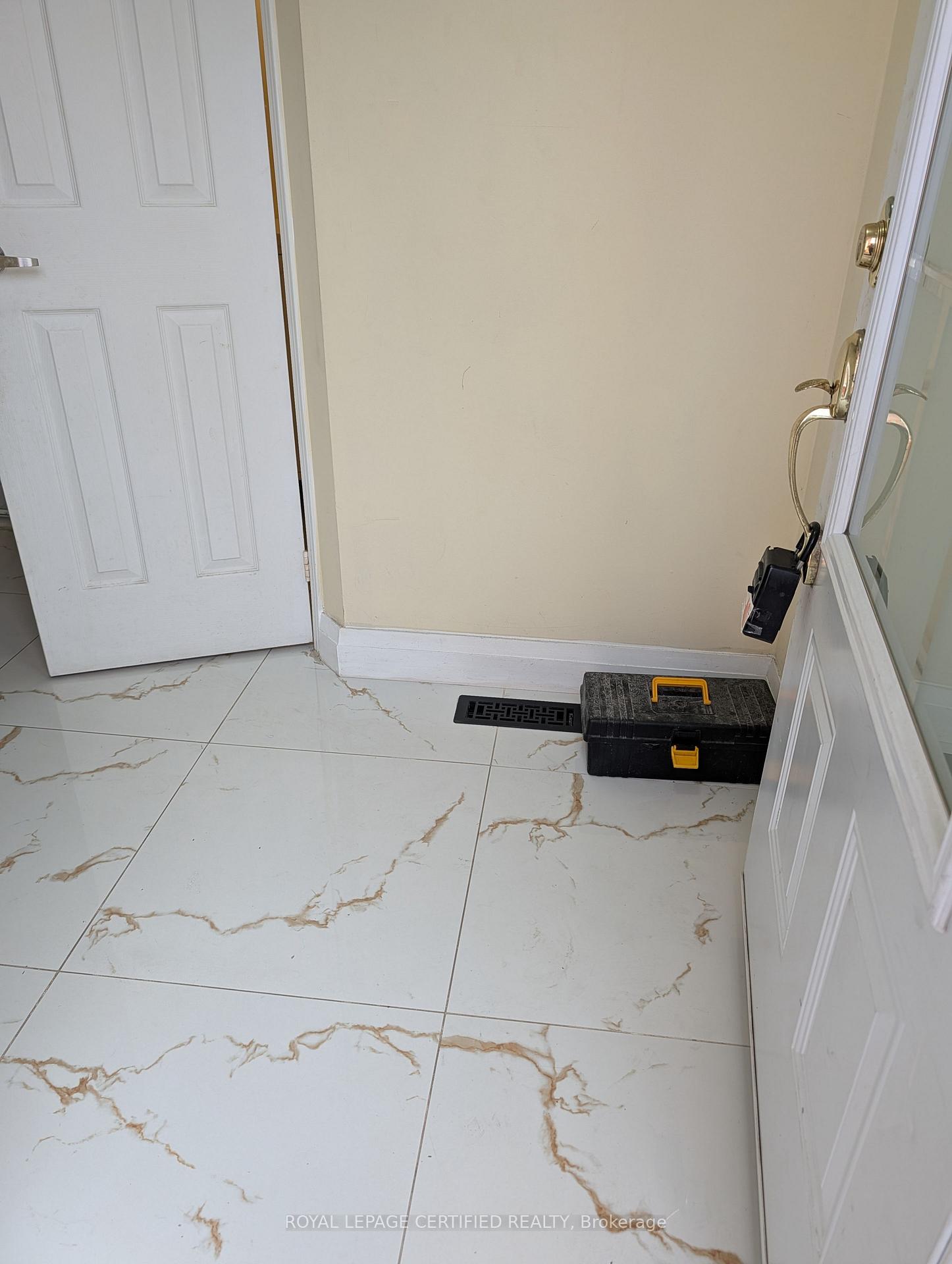 Photo 4 of 94 Millstone Drive, Brampton, Fletcher's Creek South — HOMEH