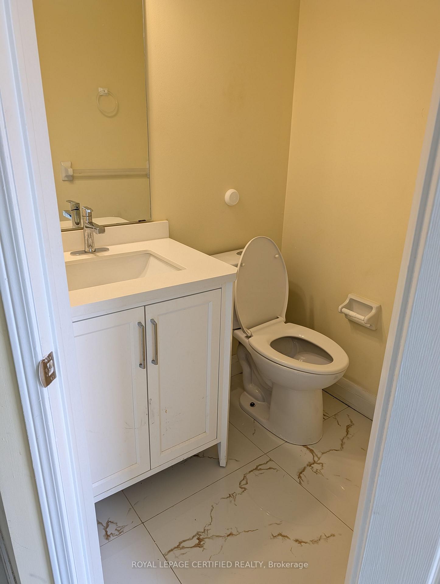 Photo 5 of 94 Millstone Drive, Brampton, Fletcher's Creek South — HOMEH