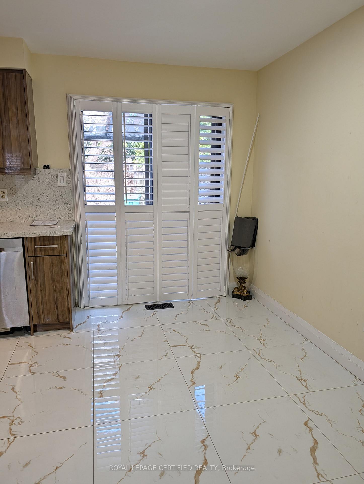 Photo 8 of 94 Millstone Drive, Brampton, Fletcher's Creek South — HOMEH