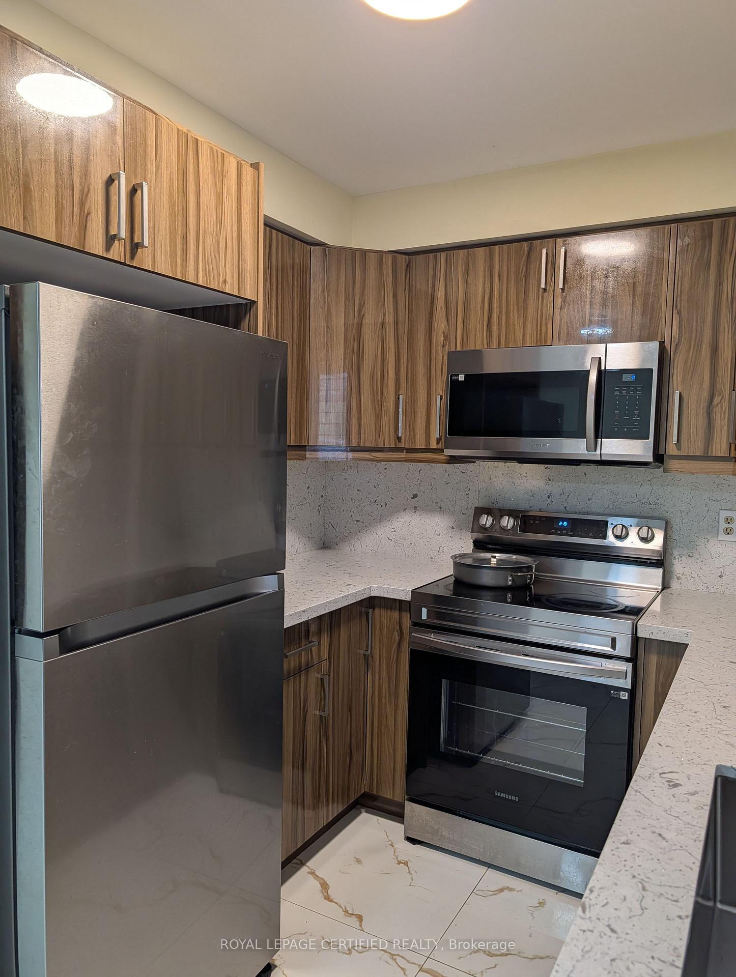 Photo 10 of 94 Millstone Drive, Brampton, Fletcher's Creek South — HOMEH