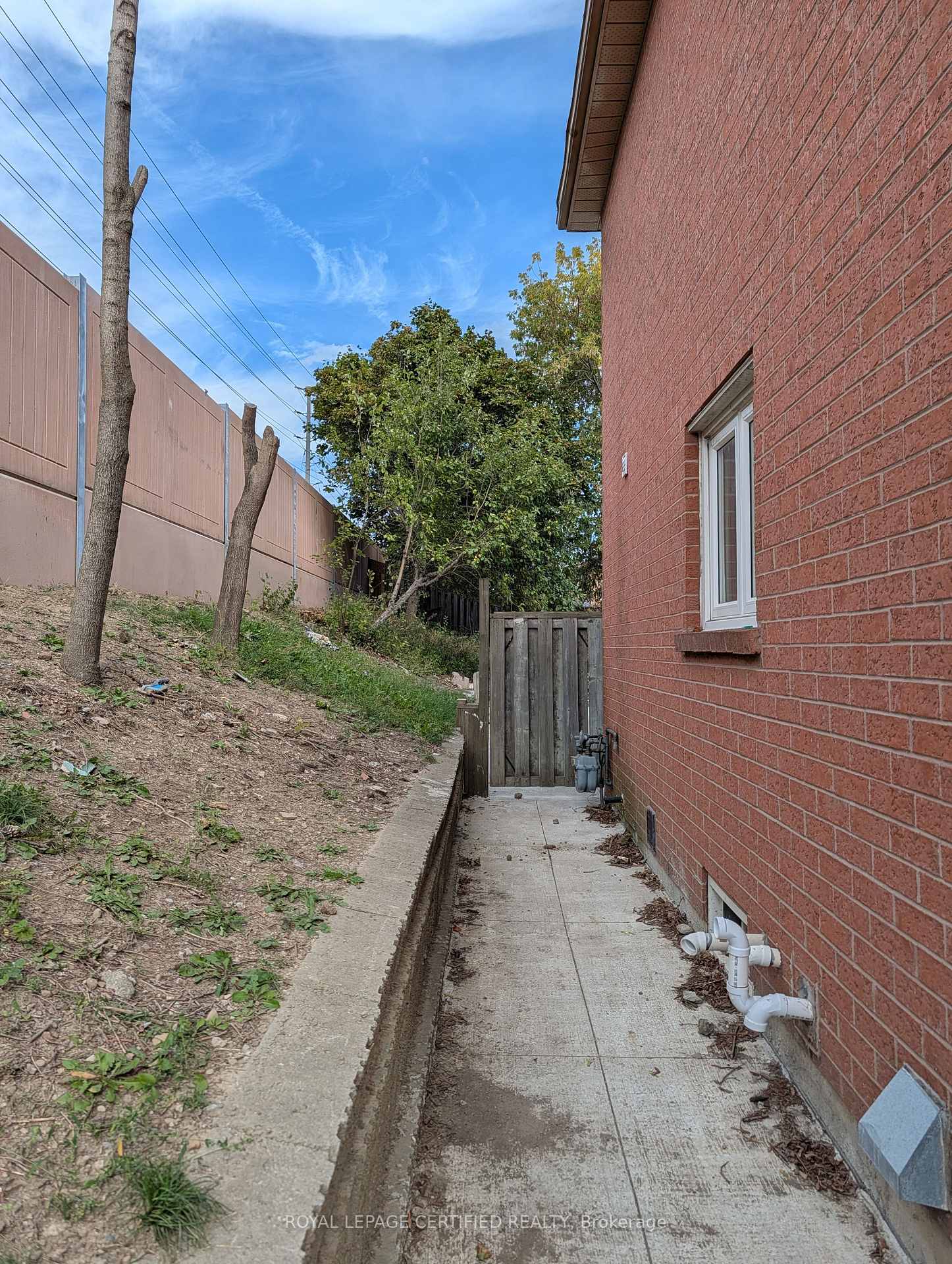 Photo 23 of 94 Millstone Drive, Brampton, Fletcher's Creek South — HOMEH
