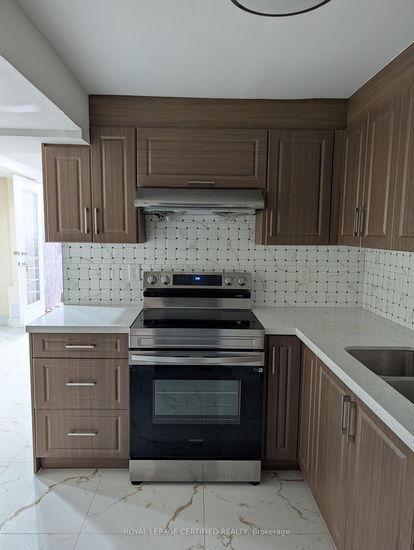 Photo 31 of 94 Millstone Drive, Brampton, Fletcher's Creek South — HOMEH