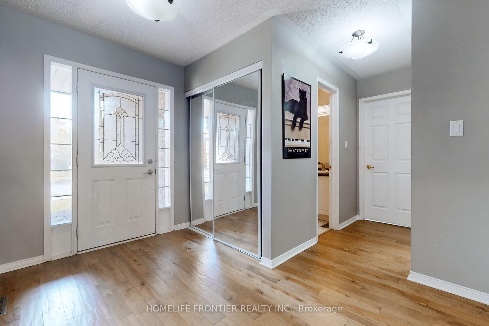 Photo 3 of 48 Patrick Drive, Barrie, Painswick South — HOMEH