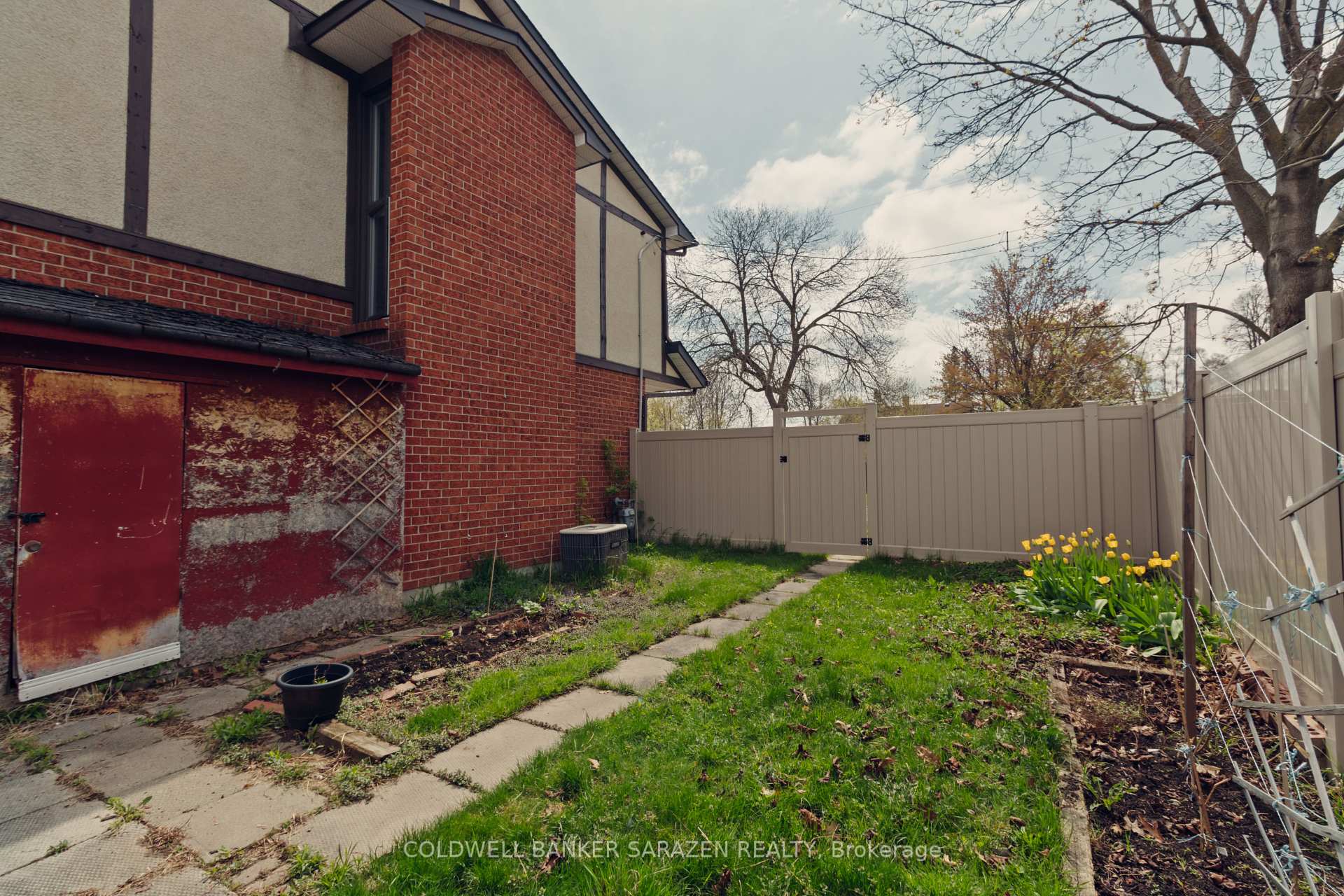 Photo 15 of 1325 Summerville Avenue, Ottawa, Carlington — HOMEH