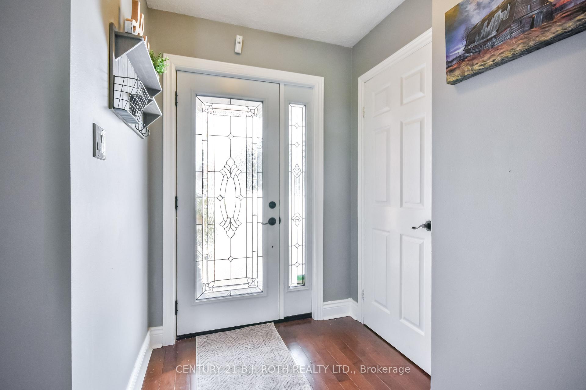 Photo 3 of 36 Sundew Drive, Barrie, Holly — HOMEH