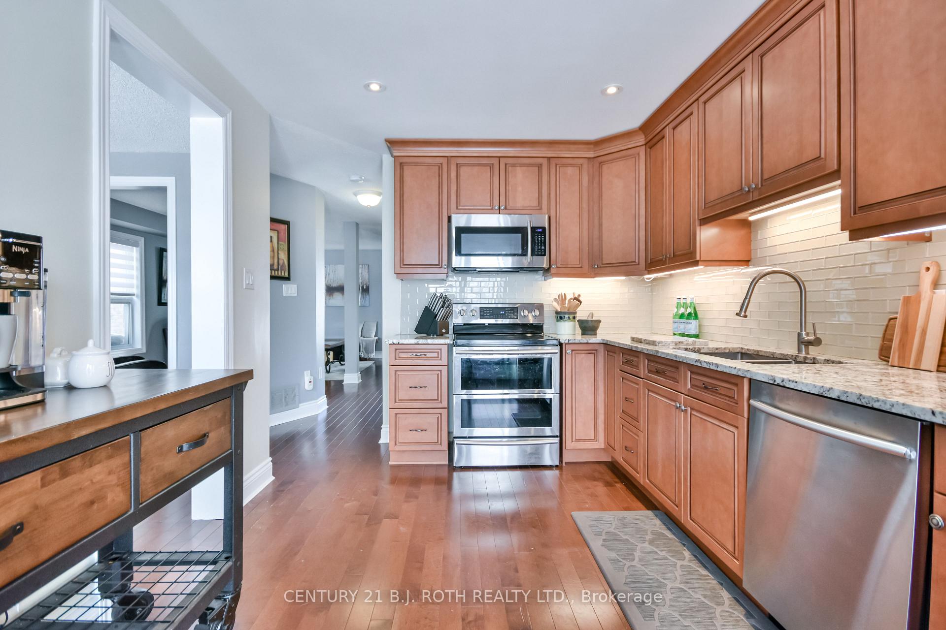 Photo 14 of 36 Sundew Drive, Barrie, Holly — HOMEH