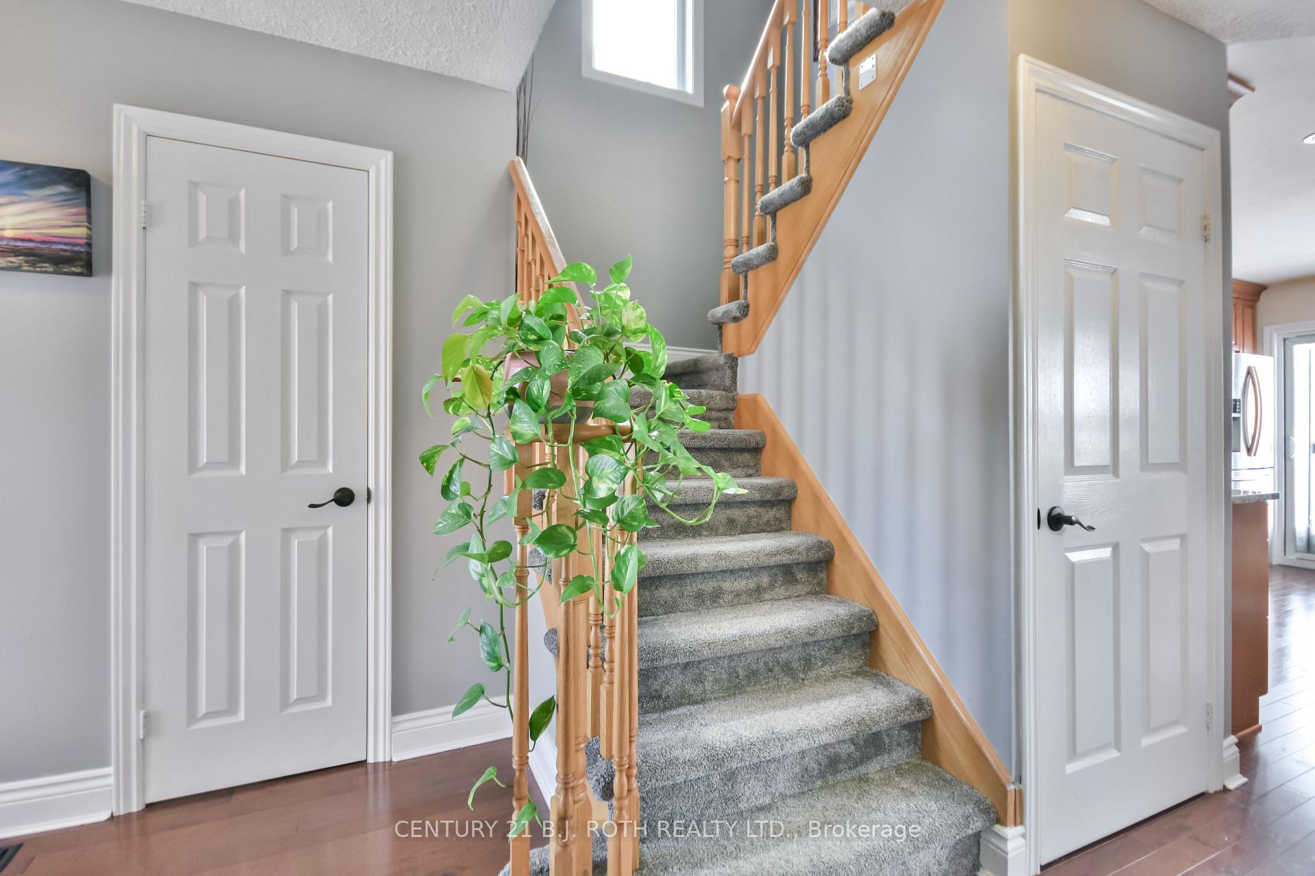 Photo 20 of 36 Sundew Drive, Barrie, Holly — HOMEH