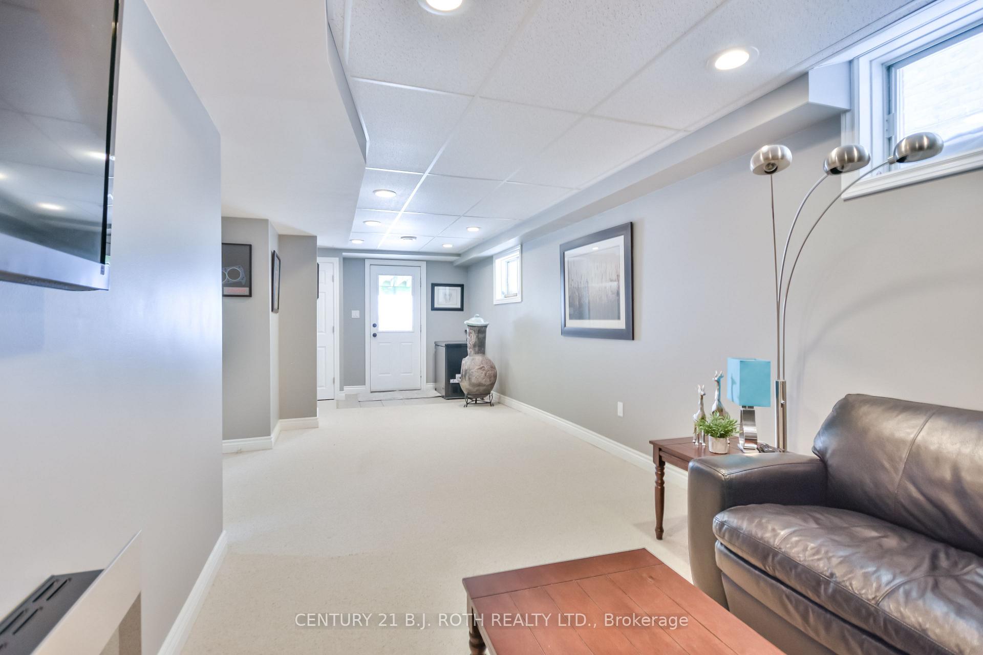 Photo 29 of 36 Sundew Drive, Barrie, Holly — HOMEH