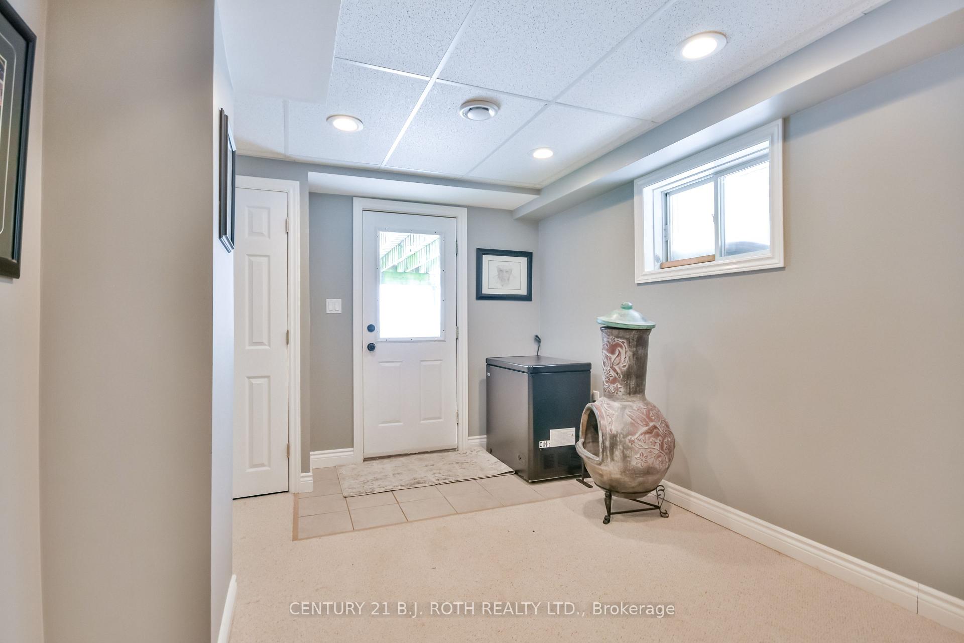 Photo 30 of 36 Sundew Drive, Barrie, Holly — HOMEH
