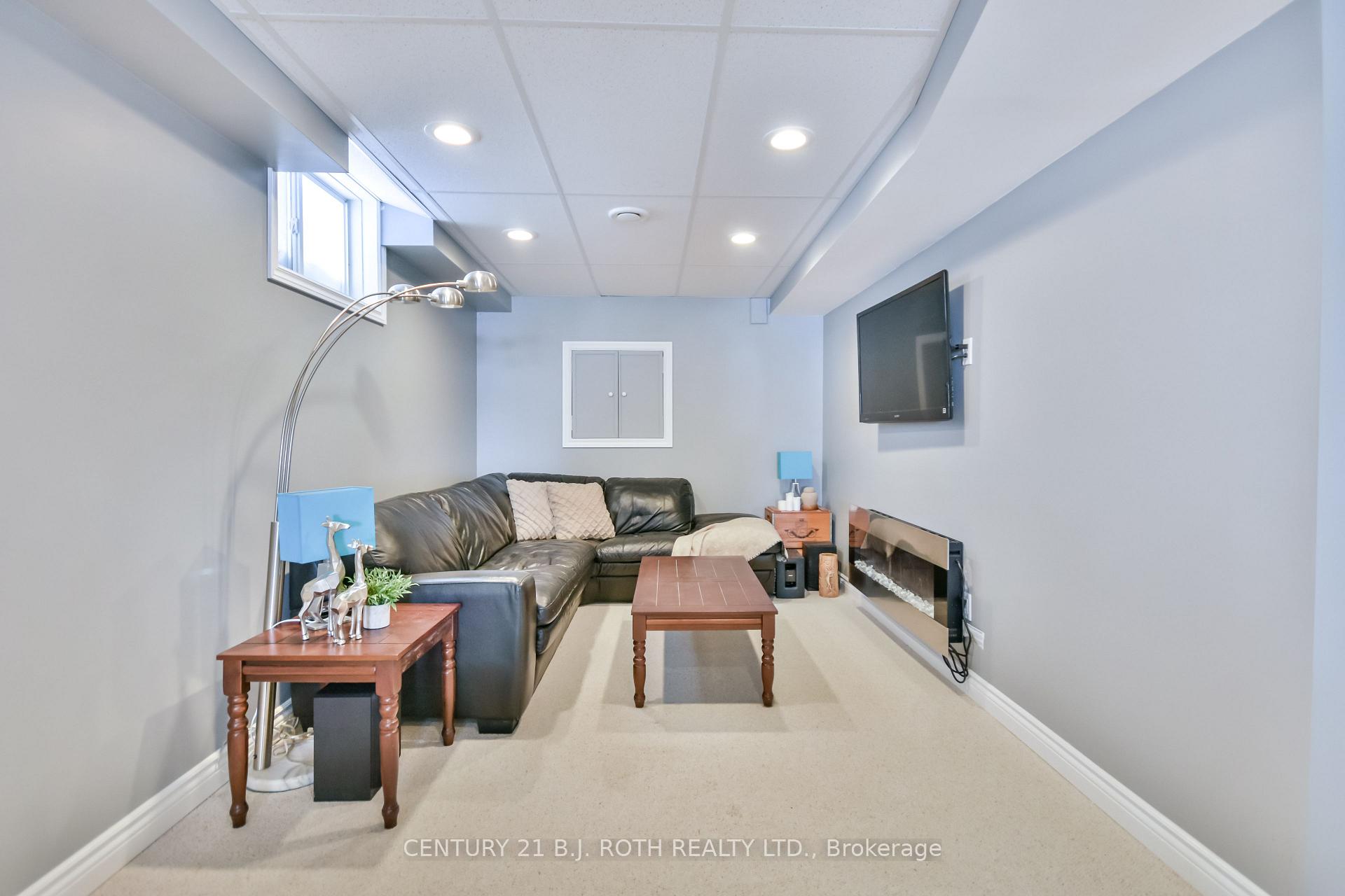 Photo 32 of 36 Sundew Drive, Barrie, Holly — HOMEH