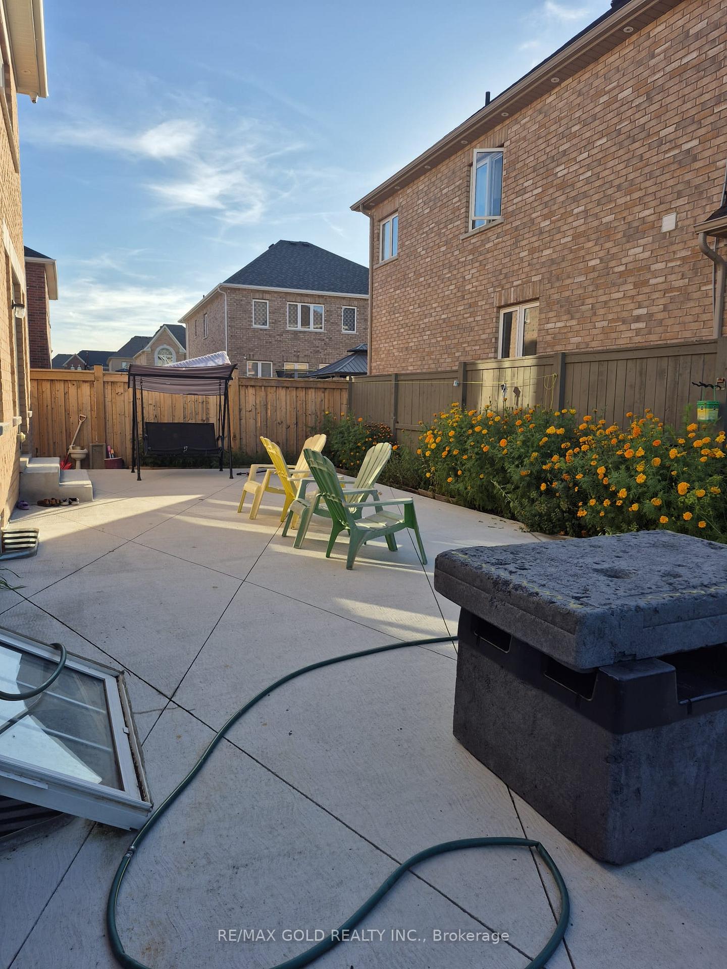 Photo 3 of 34 Merrybrook Trail, Brampton, Northwest Brampton — HOMEH