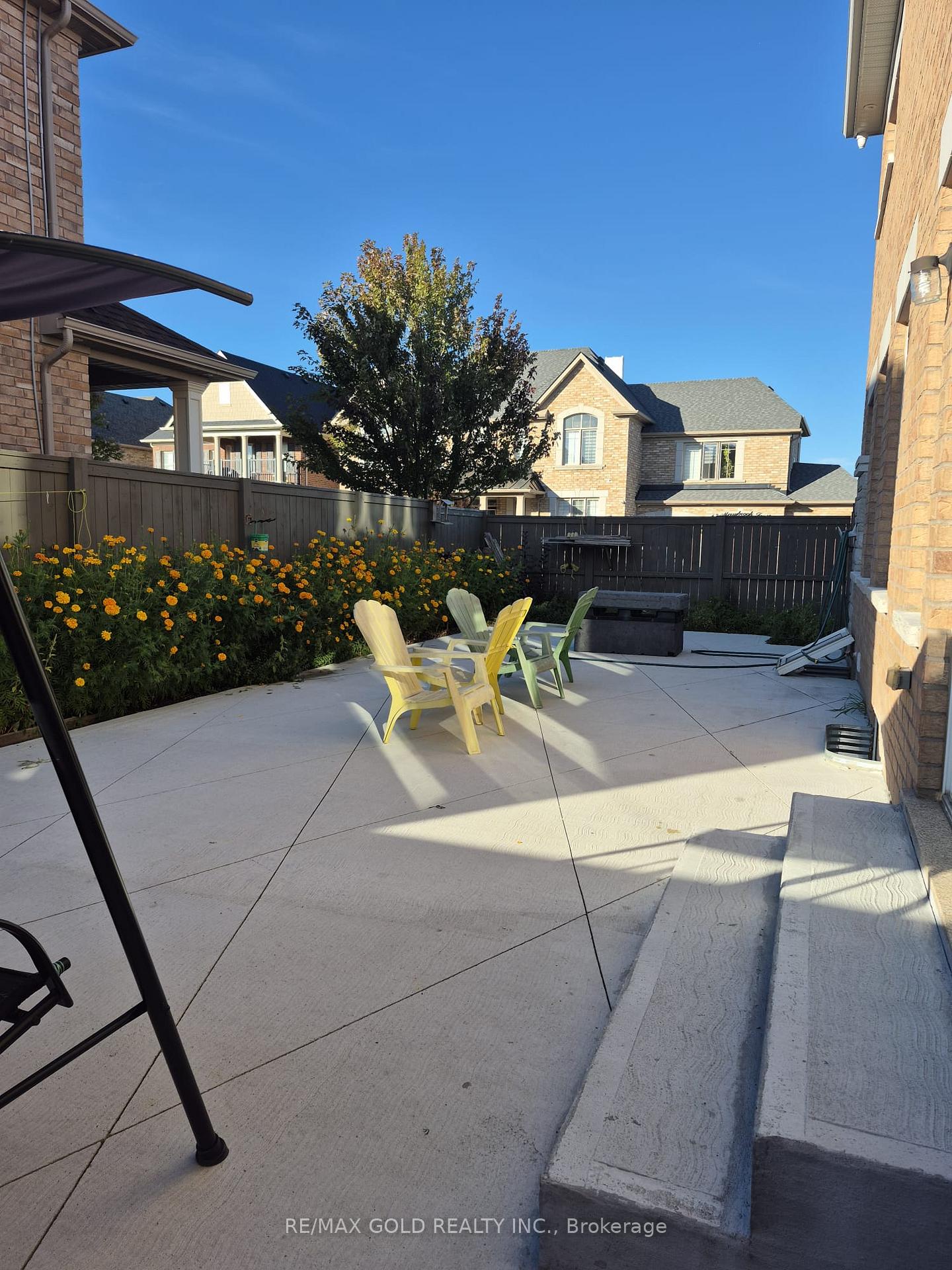 Photo 4 of 34 Merrybrook Trail, Brampton, Northwest Brampton — HOMEH