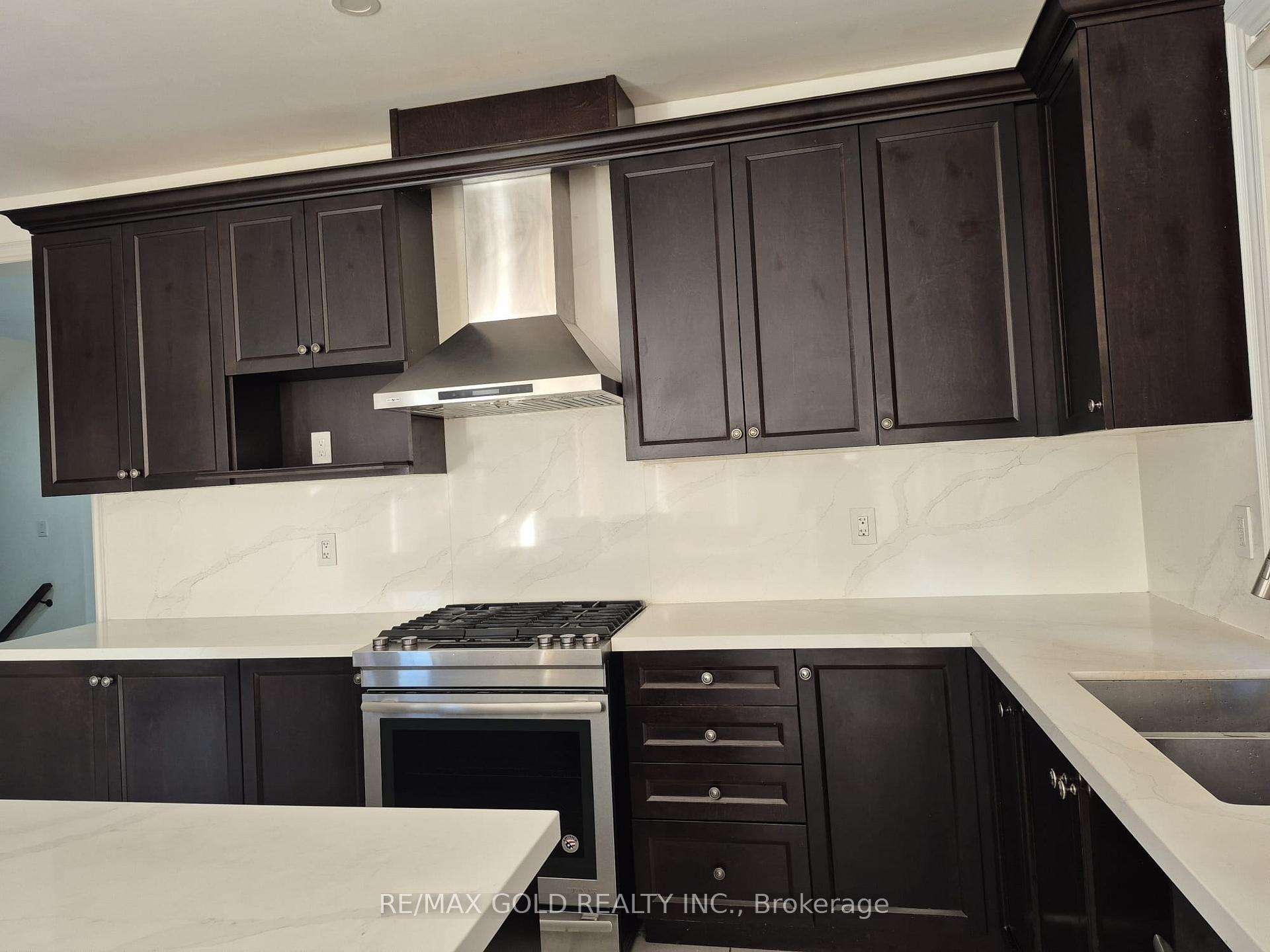 Photo 5 of 34 Merrybrook Trail, Brampton, Northwest Brampton — HOMEH