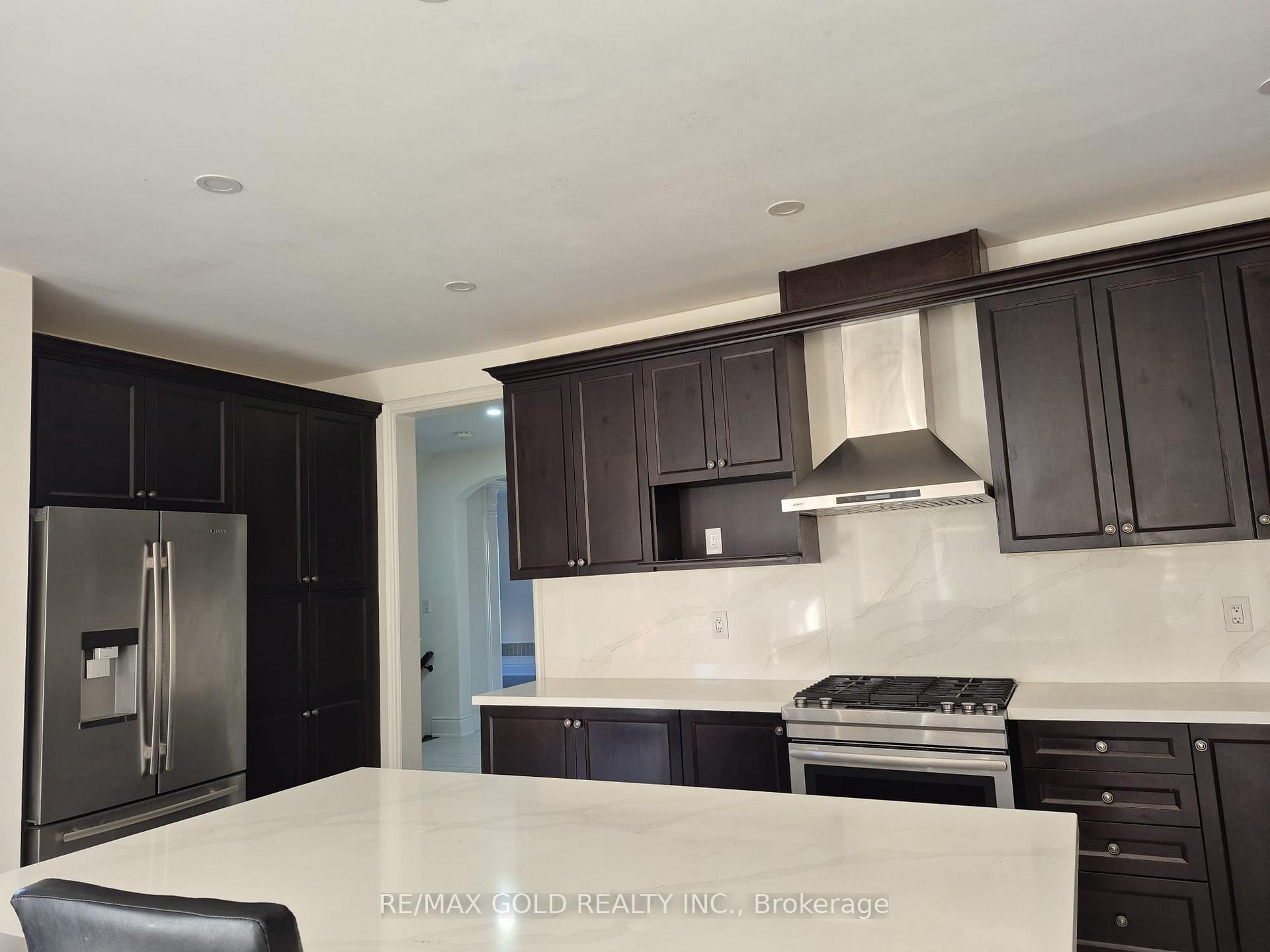 Photo 6 of 34 Merrybrook Trail, Brampton, Northwest Brampton — HOMEH