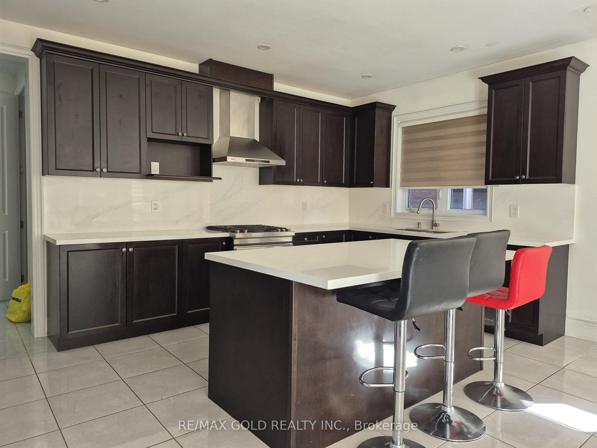 Photo 7 of 34 Merrybrook Trail, Brampton, Northwest Brampton — HOMEH