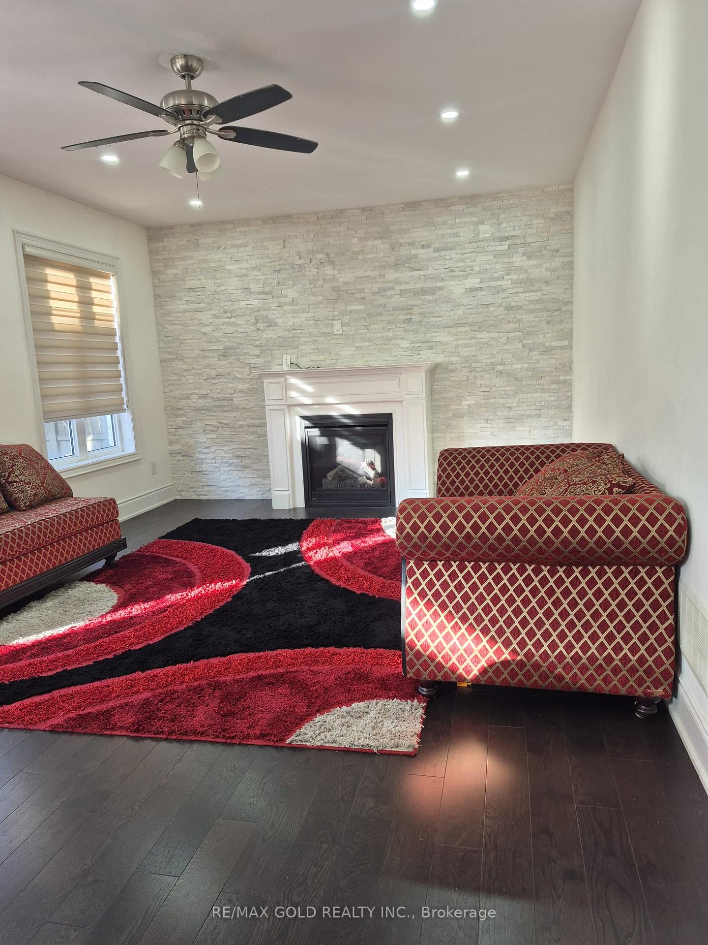 Photo 11 of 34 Merrybrook Trail, Brampton, Northwest Brampton — HOMEH