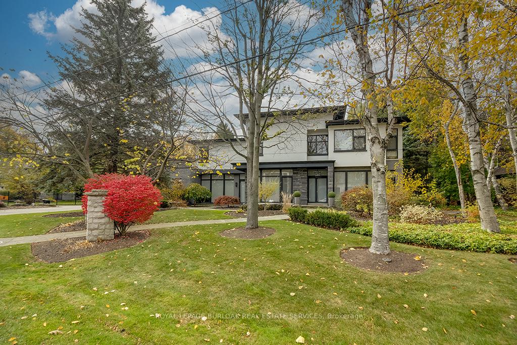 Photo 3 of 136 Avondale Court, Burlington, Shoreacres — HOMEH