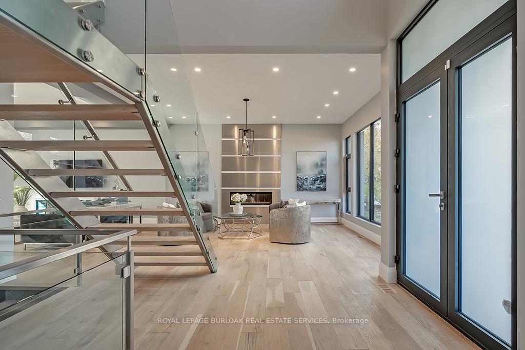 Photo 6 of 136 Avondale Court, Burlington, Shoreacres — HOMEH