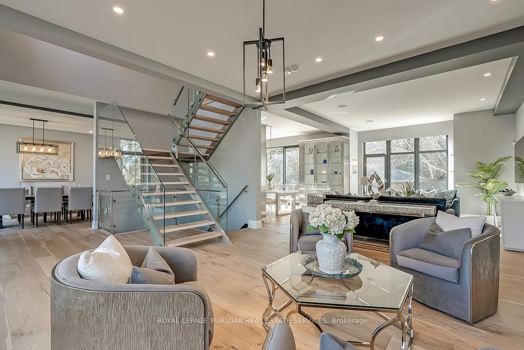 Photo 7 of 136 Avondale Court, Burlington, Shoreacres — HOMEH