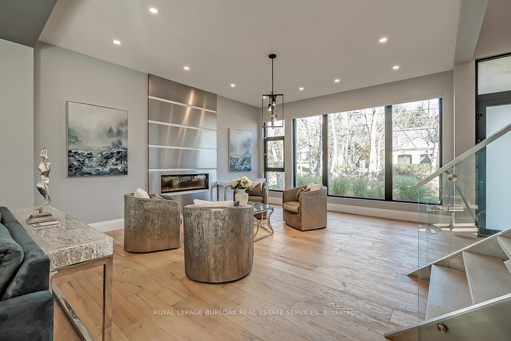Photo 9 of 136 Avondale Court, Burlington, Shoreacres — HOMEH