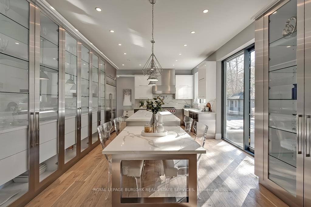 Photo 12 of 136 Avondale Court, Burlington, Shoreacres — HOMEH