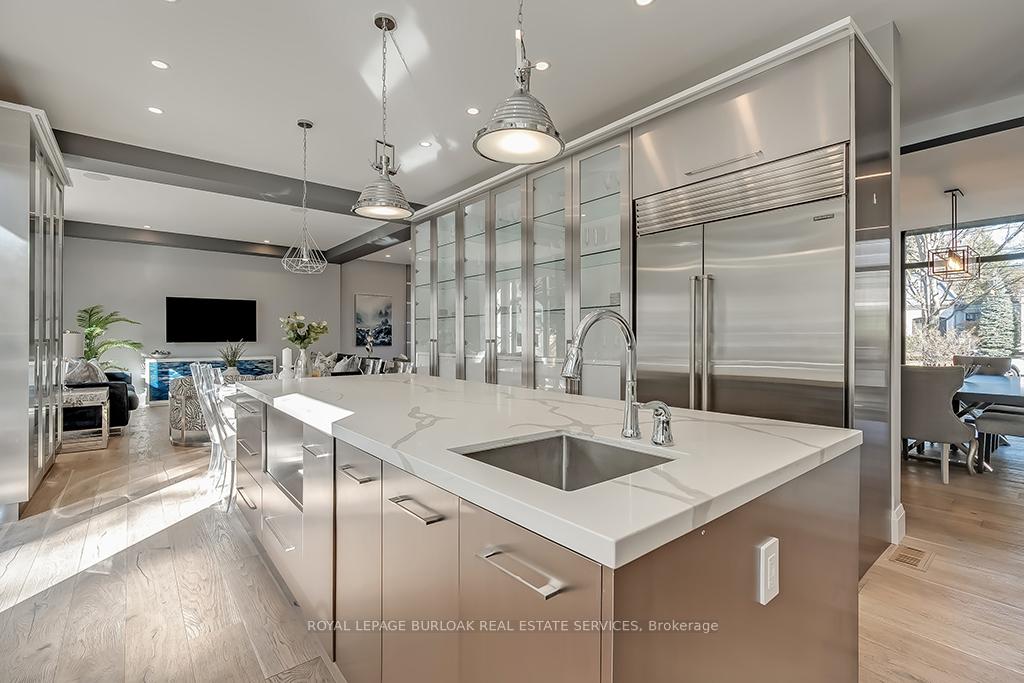 Photo 13 of 136 Avondale Court, Burlington, Shoreacres — HOMEH