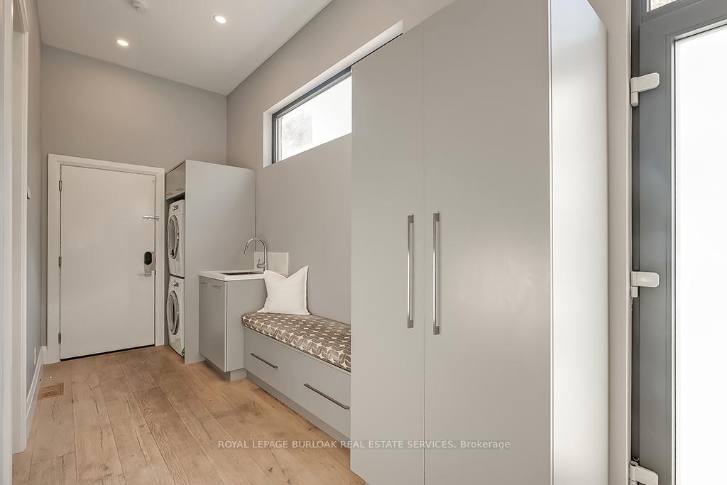 Photo 19 of 136 Avondale Court, Burlington, Shoreacres — HOMEH