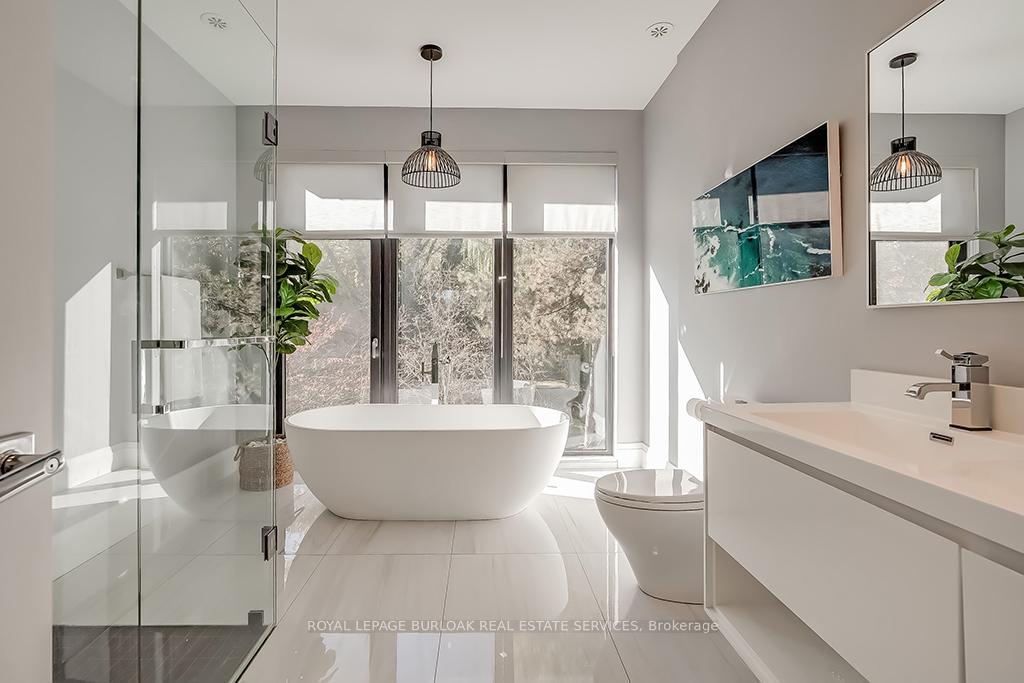 Photo 22 of 136 Avondale Court, Burlington, Shoreacres — HOMEH
