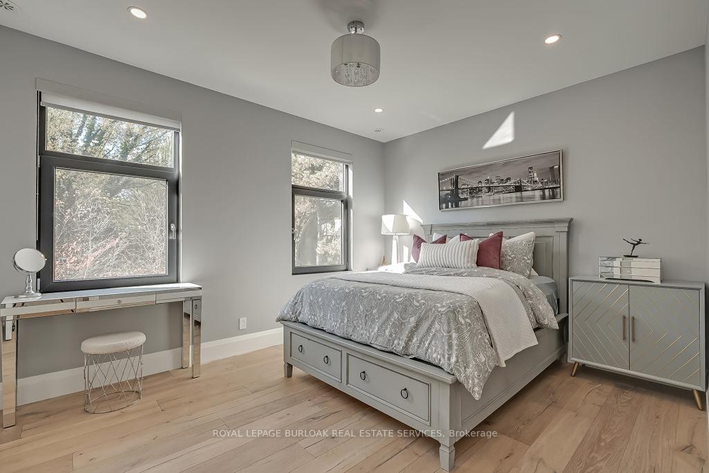Photo 25 of 136 Avondale Court, Burlington, Shoreacres — HOMEH