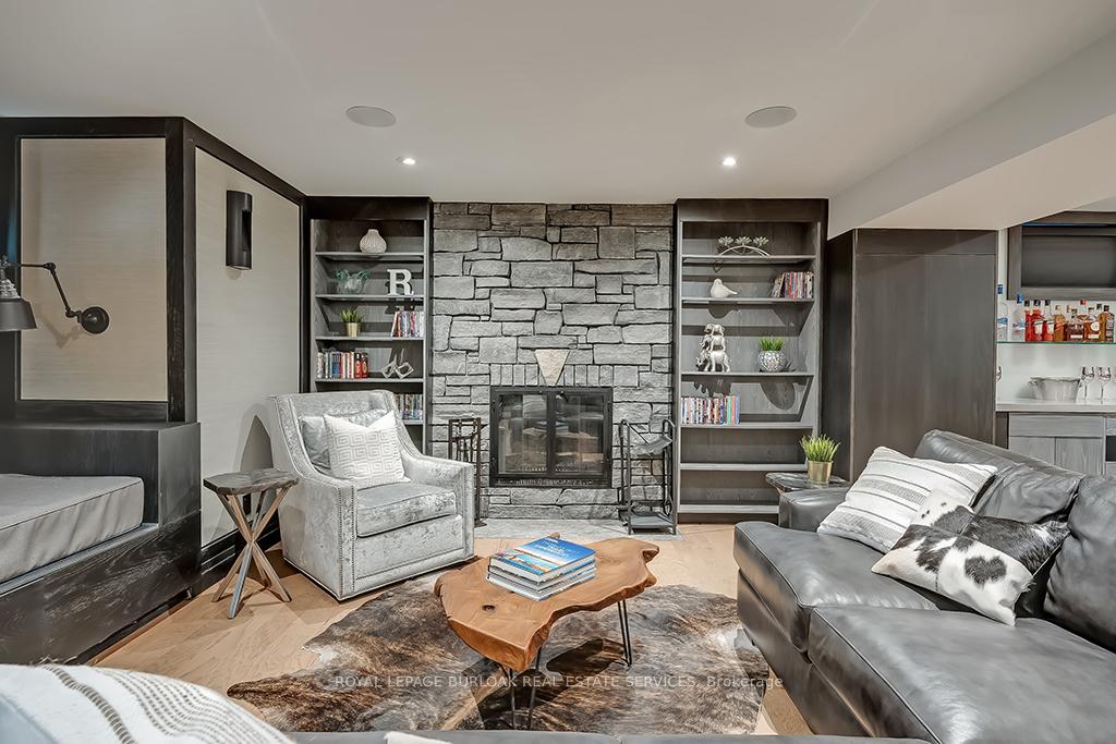 Photo 36 of 136 Avondale Court, Burlington, Shoreacres — HOMEH