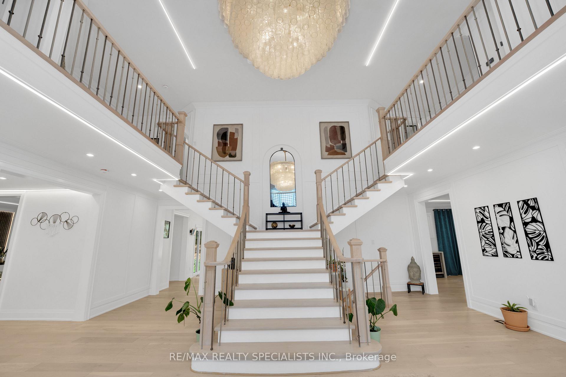 Photo 3 of 62 Silver Fox Place, Vaughan, Rural Vaughan — HOMEH