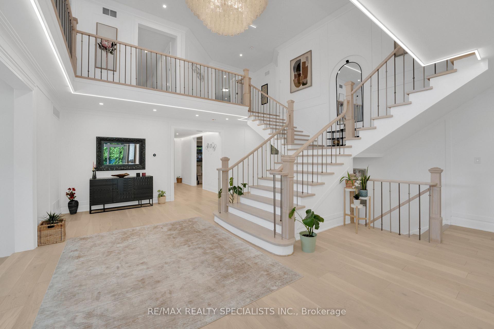 Photo 10 of 62 Silver Fox Place, Vaughan, Rural Vaughan — HOMEH