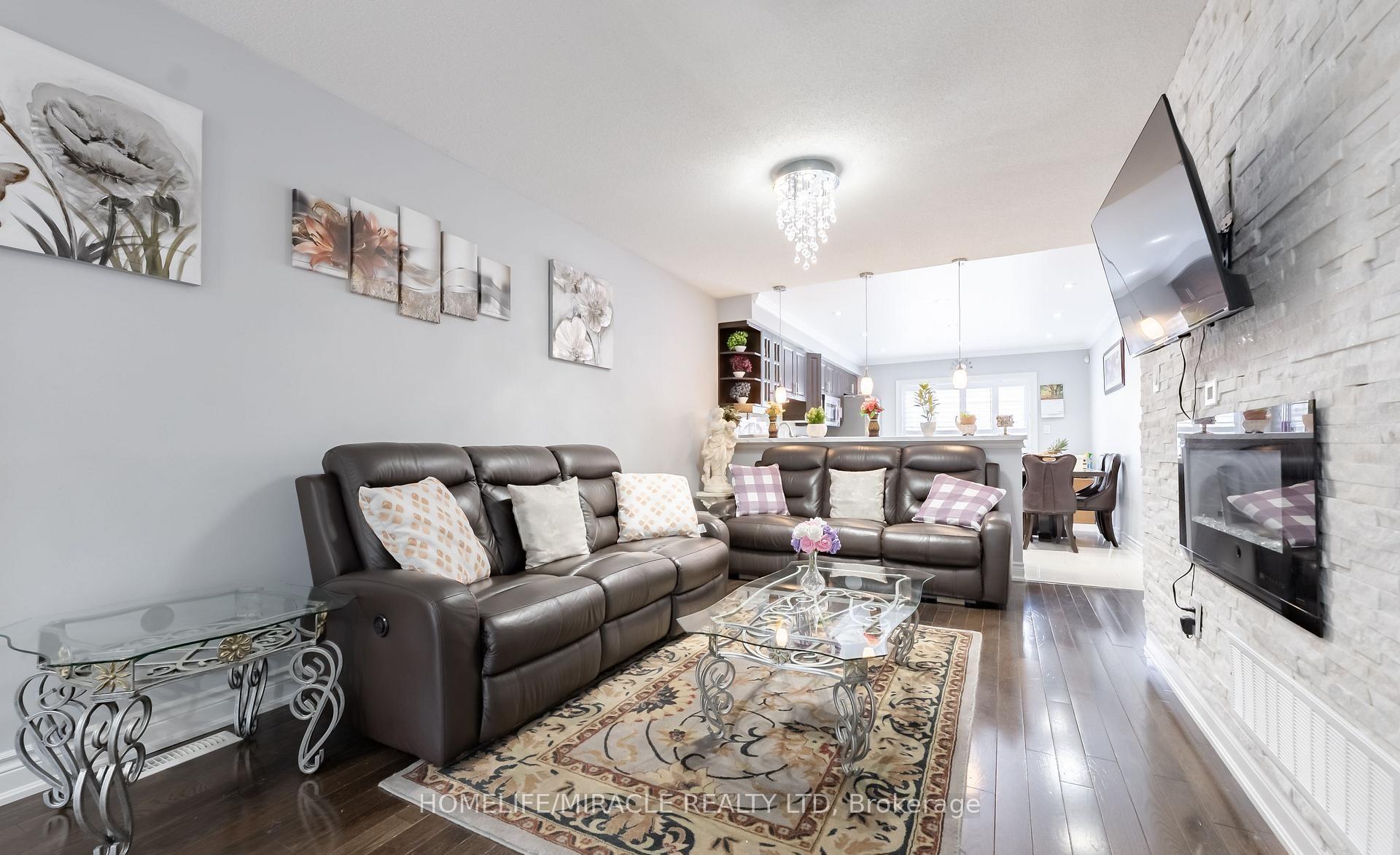 Photo 5 of 23 Mosley Crescent, Brampton, Fletcher's West — HOMEH