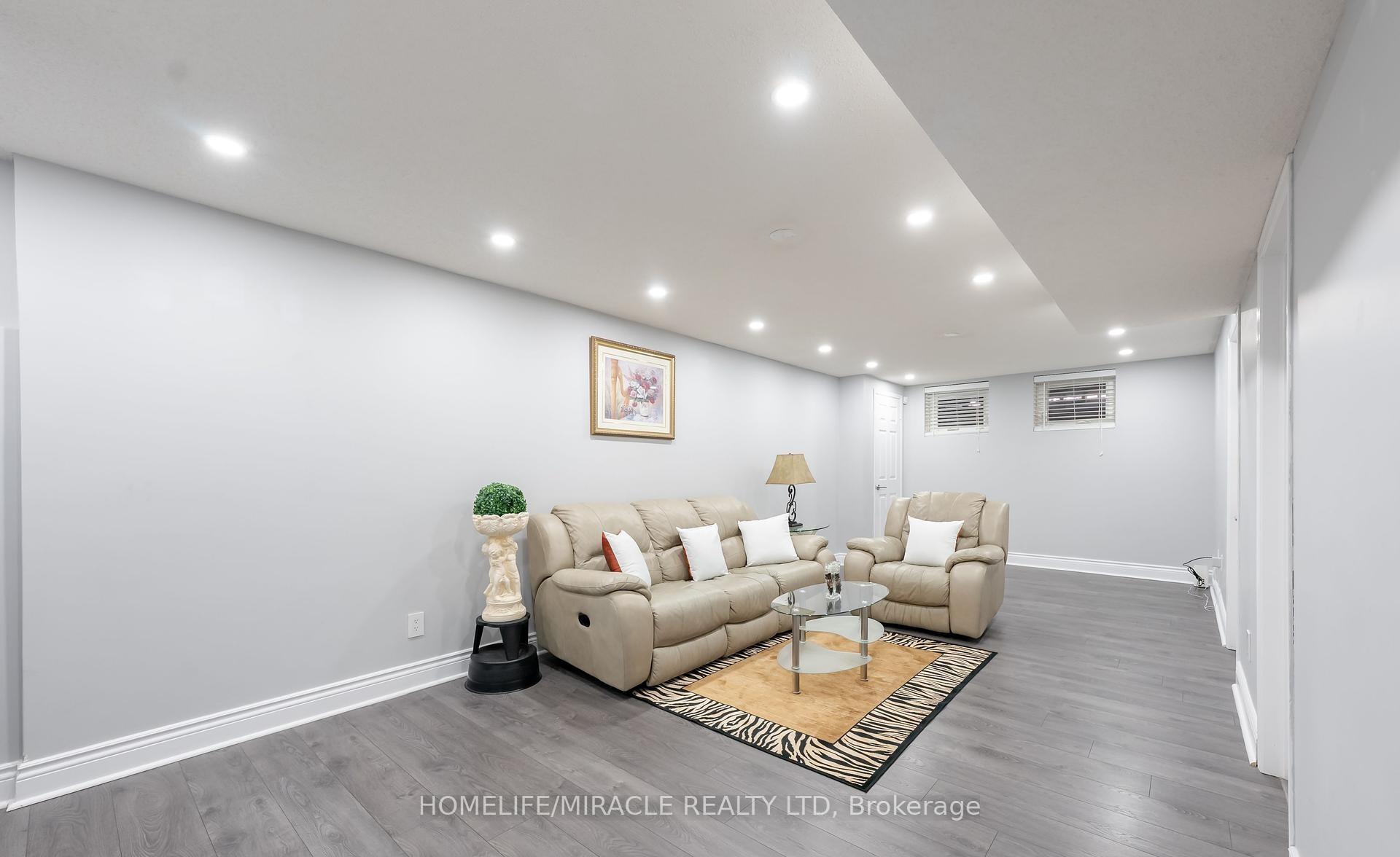 Photo 6 of 23 Mosley Crescent, Brampton, Fletcher's West — HOMEH