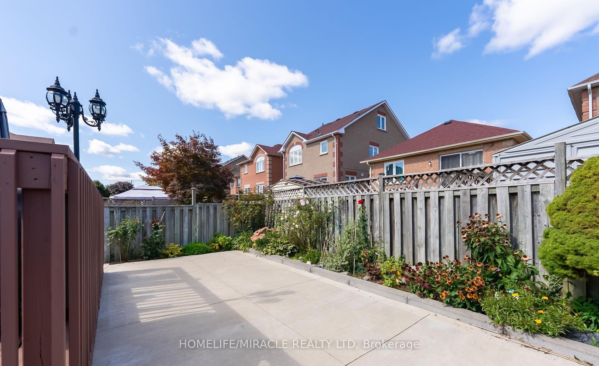 Photo 22 of 23 Mosley Crescent, Brampton, Fletcher's West — HOMEH