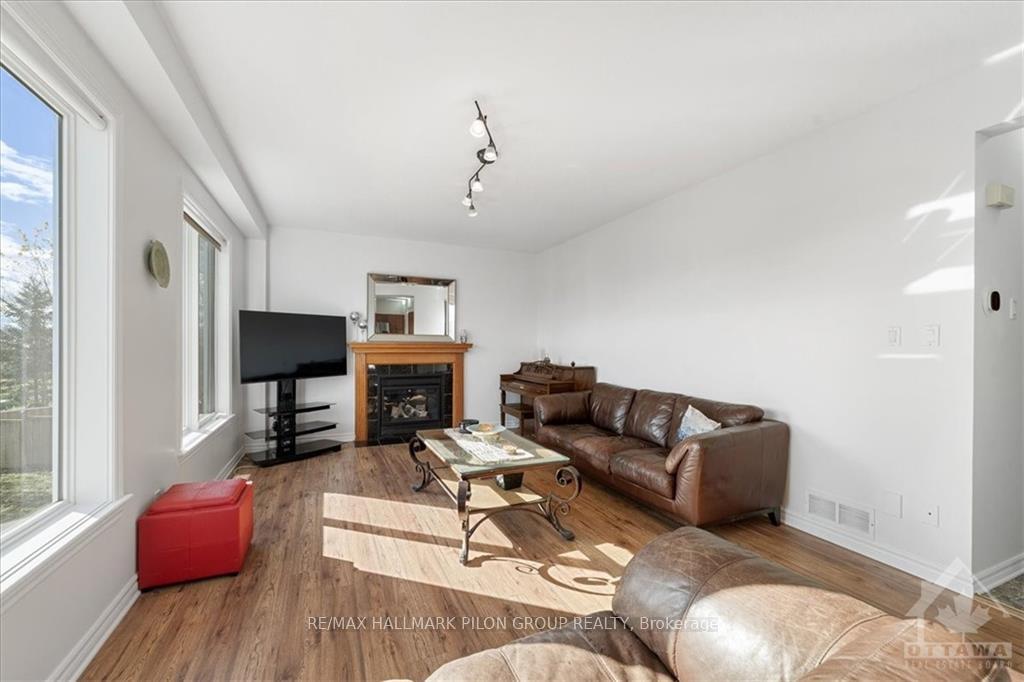Photo 7 of 143 Baroness Drive, Ottawa, Barrhaven East — HOMEH