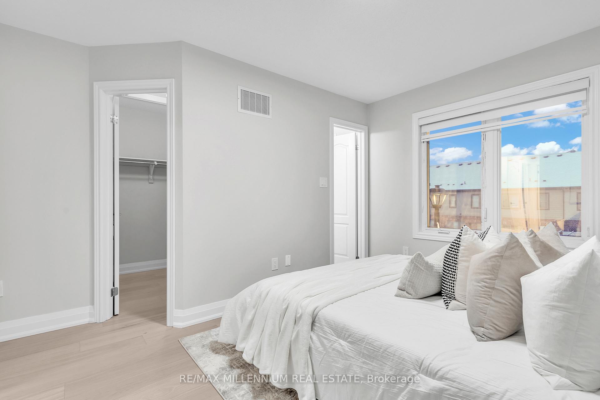 Photo 3 of 18 Deneb Street, Barrie, Ardagh — HOMEH
