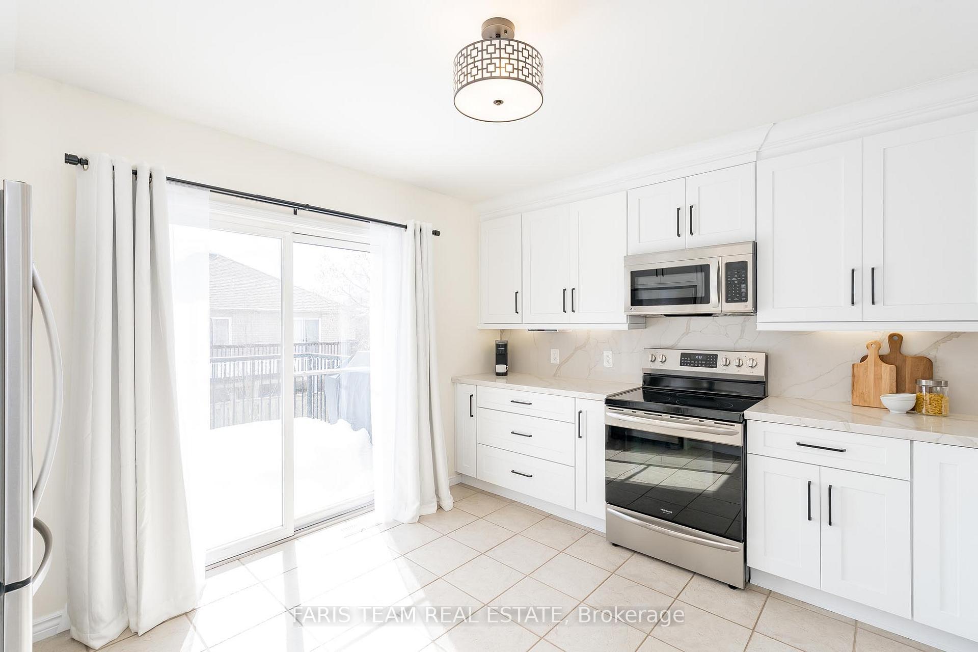 Photo 4 of 25 Catherine Drive, Barrie, Painswick South — HOMEH