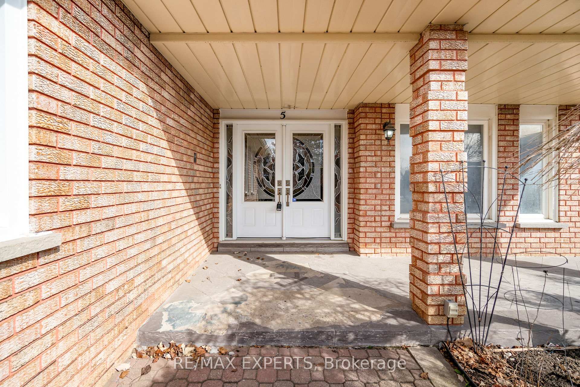 Photo 2 of 5 Cabaletta Crescent, Vaughan, West Woodbridge — HOMEH