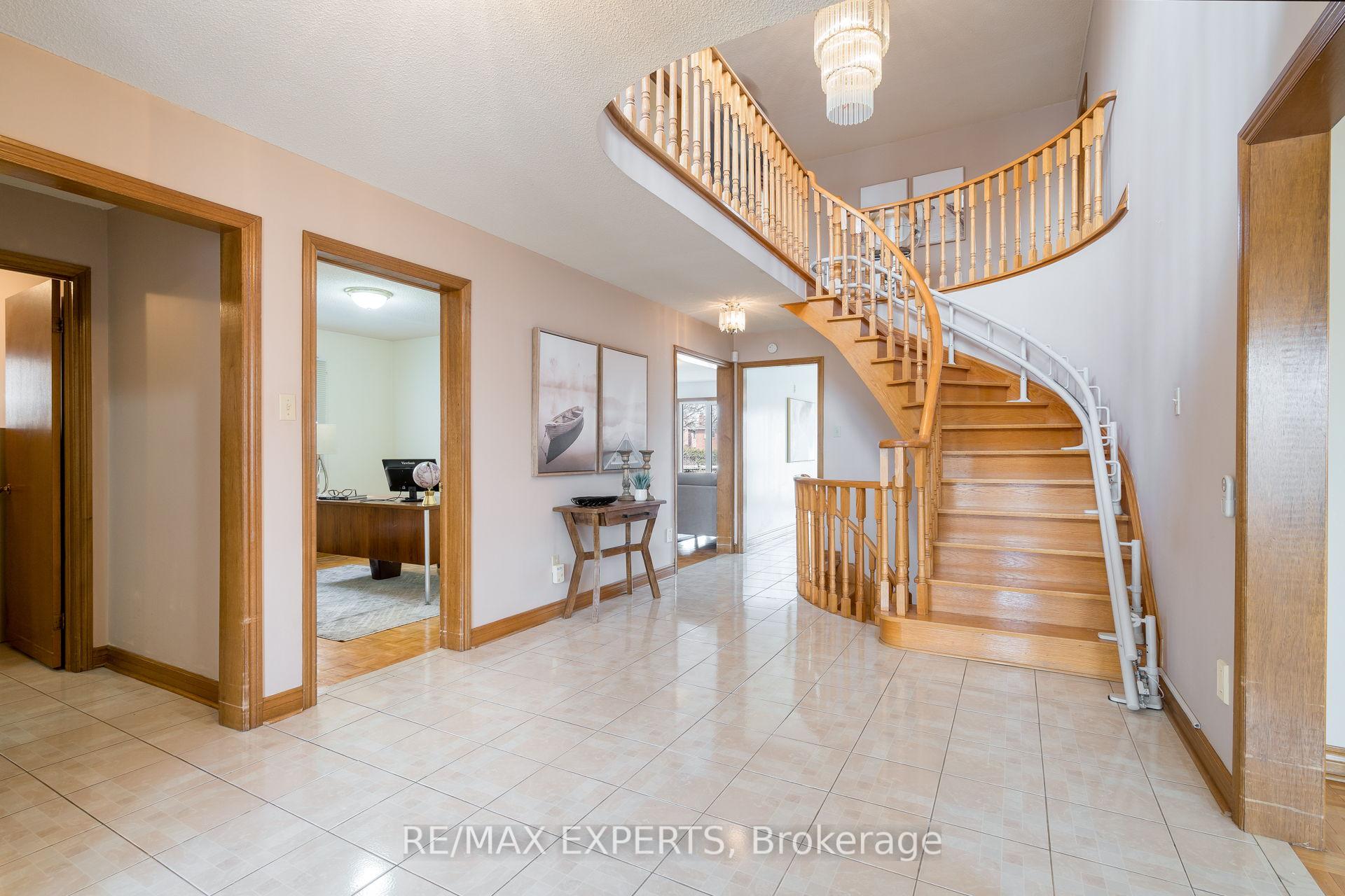 Photo 4 of 5 Cabaletta Crescent, Vaughan, West Woodbridge — HOMEH