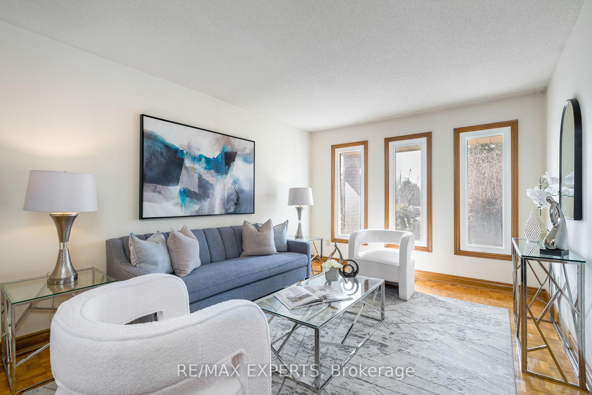 Photo 5 of 5 Cabaletta Crescent, Vaughan, West Woodbridge — HOMEH