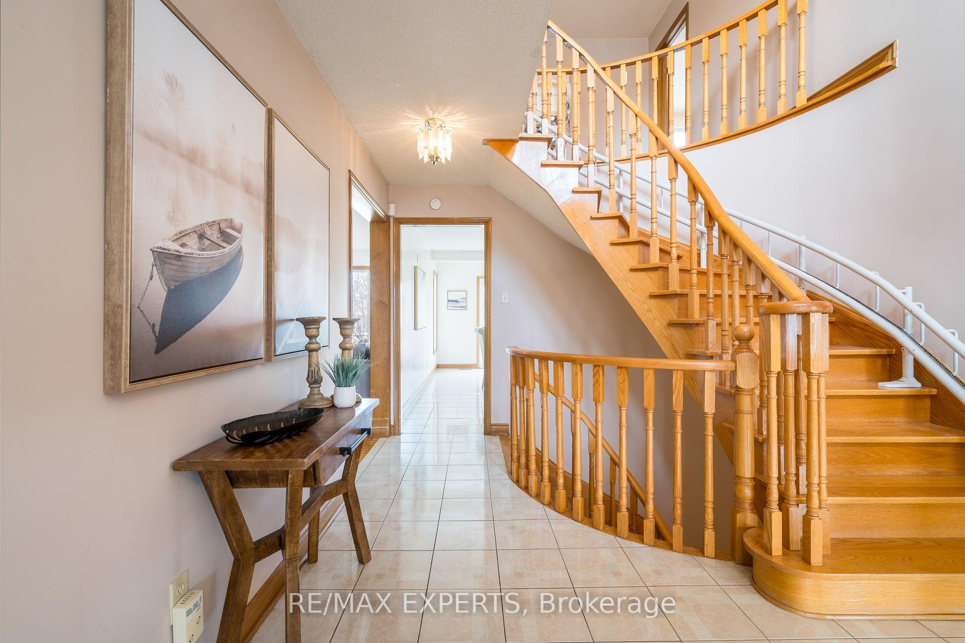 Photo 9 of 5 Cabaletta Crescent, Vaughan, West Woodbridge — HOMEH