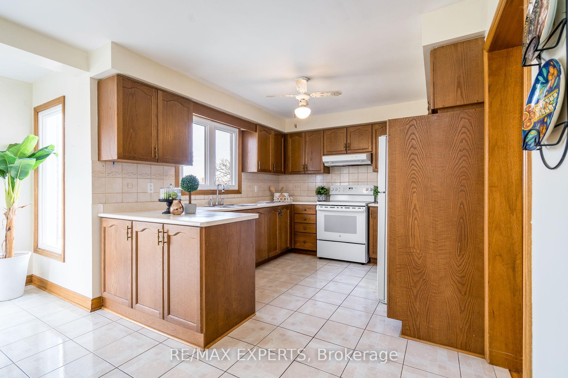 Photo 17 of 5 Cabaletta Crescent, Vaughan, West Woodbridge — HOMEH